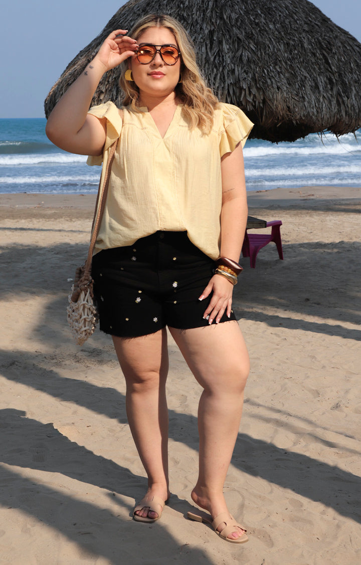 Blusa lisa con detalle de bordado - BLUSAS CURVY Boutiquemirel 