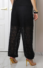 Pantalón regular negro de encaje de la marca Boutiquemirel, con diseño elegante y detalles de encaje en la parte superior.