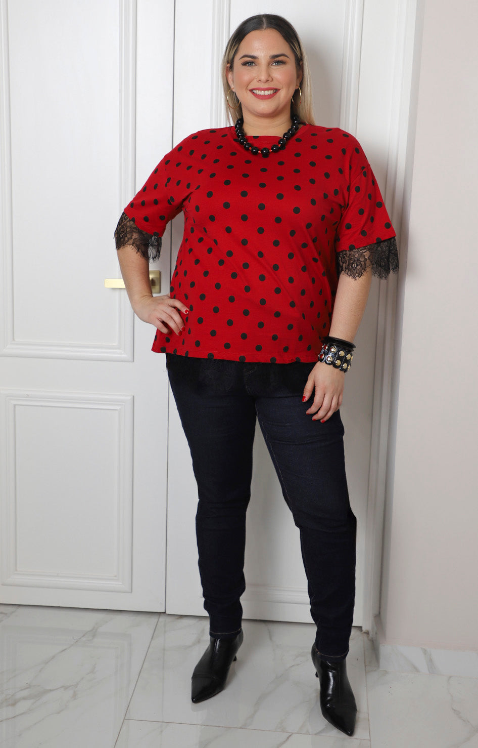 Blusa con polka dots y encaje