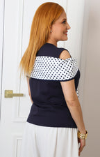 Blusa azul con lazo de lunares