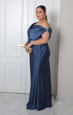 Vestido largo azul con cuello drapeado