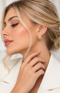 Aretes tipo huggie dorados con cristales