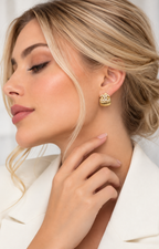 Aretes tipo huggie dorados con cristales