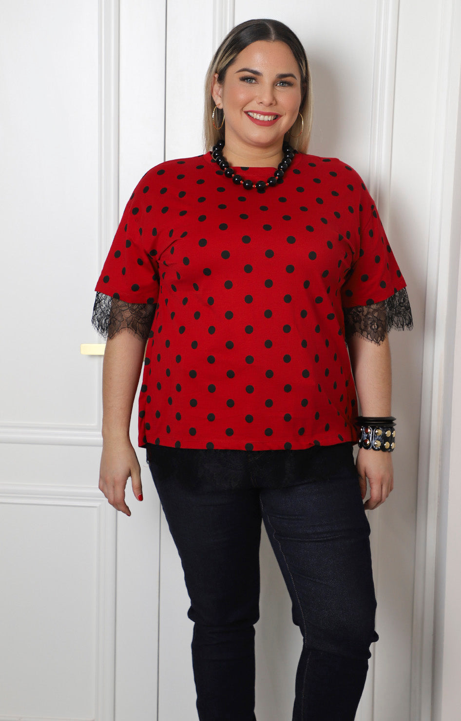 Blusa con polka dots y encaje