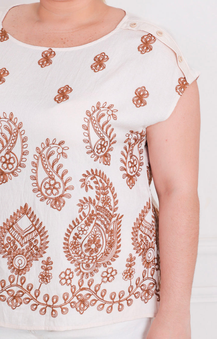Blusa beige con bordado