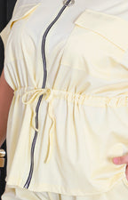Conjunto amarillo con pantalón amplio