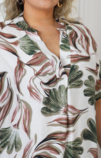 Vestido con estampado floral y escote en V