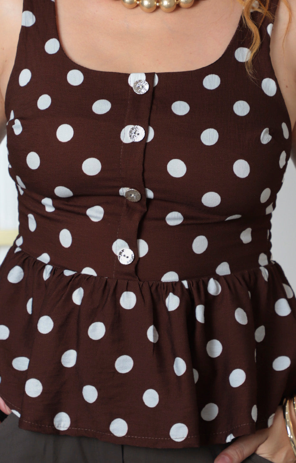 Blusa peplum café con polka dots