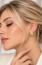 Aretes tipo huggie dorados con cristales