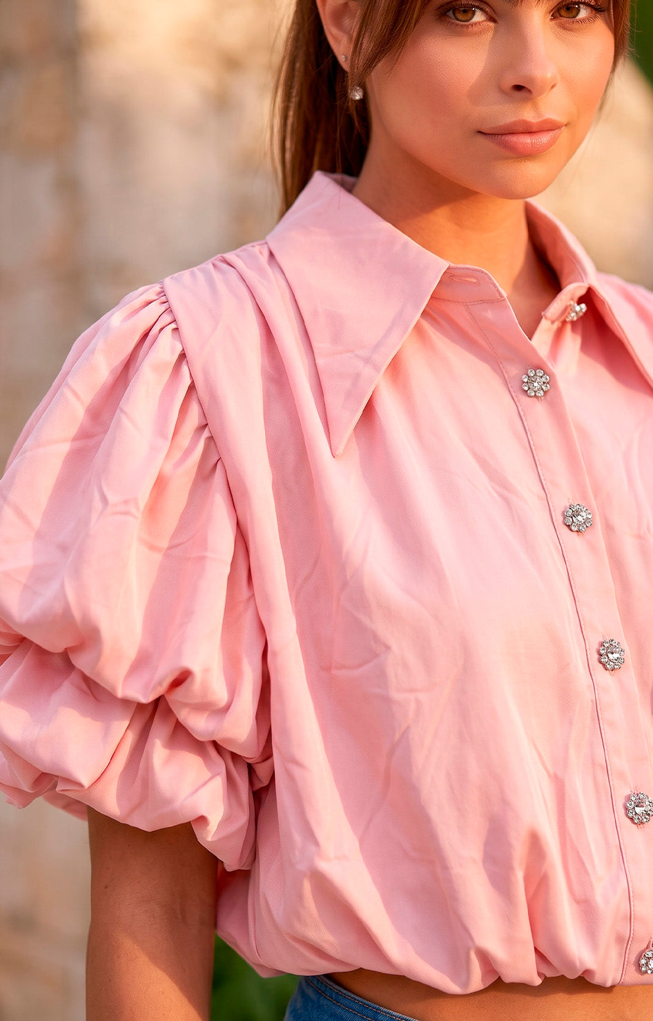 Blusa corta con mangas globo