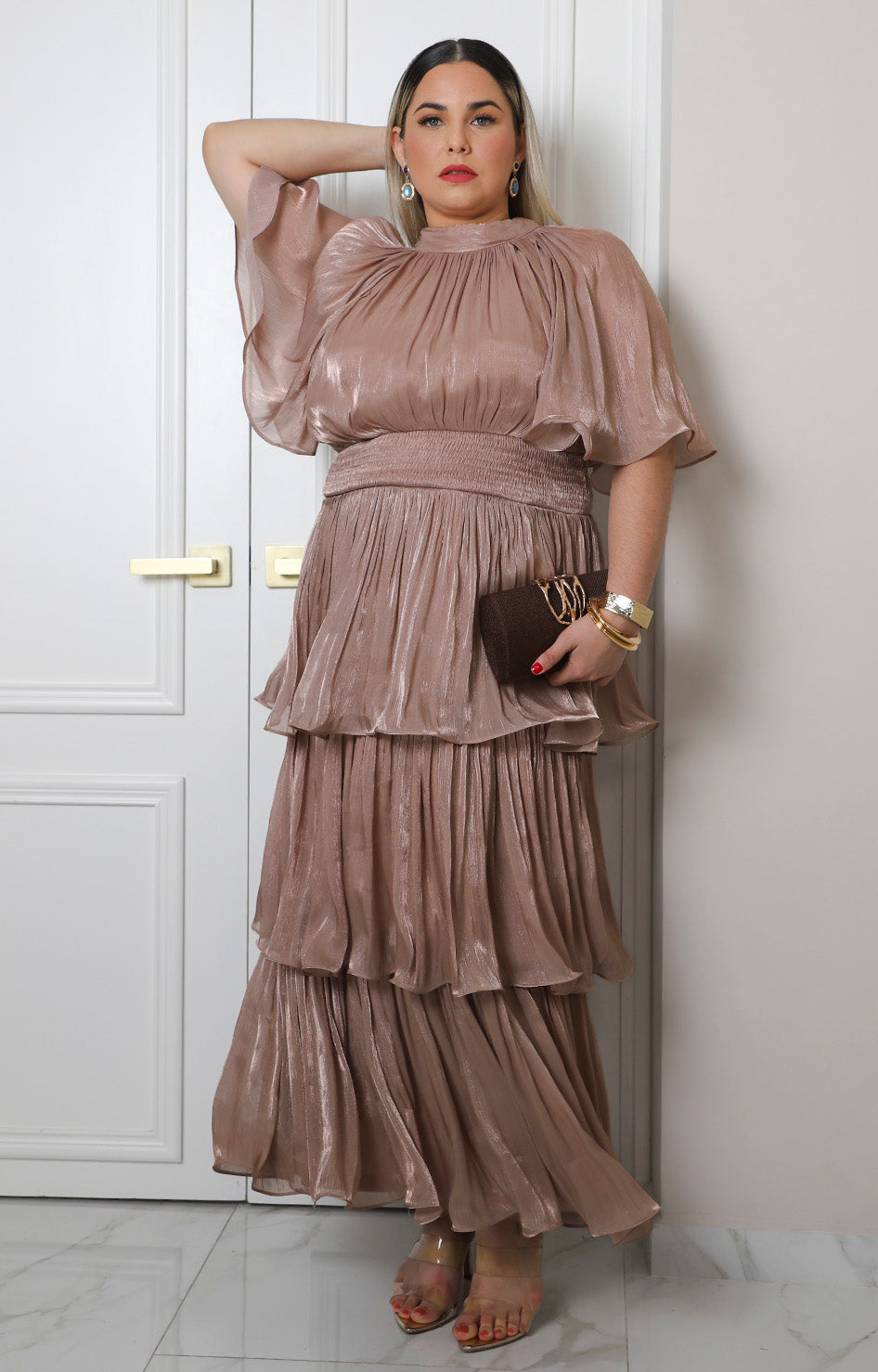 Vestido largo con olanes de satín