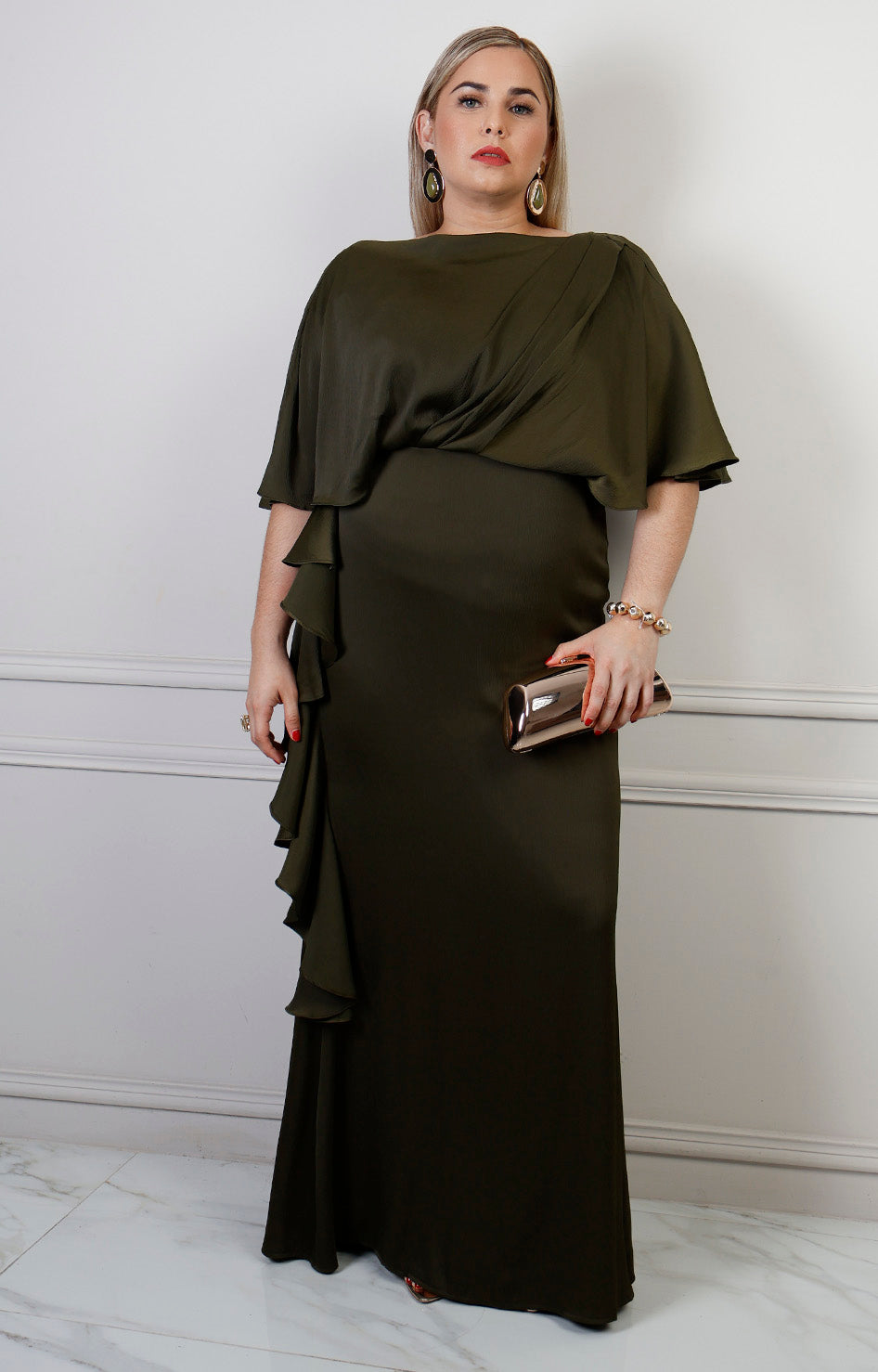 Vestido largo curvy Boutiquemirel con olanes y drapeado delantero