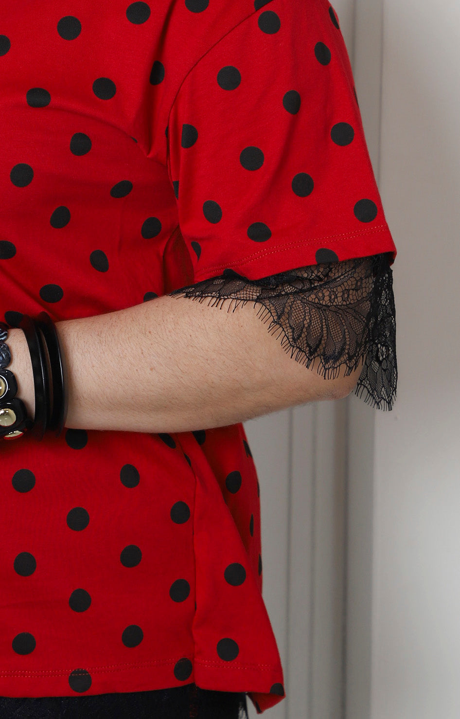 Blusa con polka dots y encaje