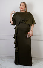 Vestido largo curvy Boutiquemirel con olanes y drapeado, diseño elegante en color liso