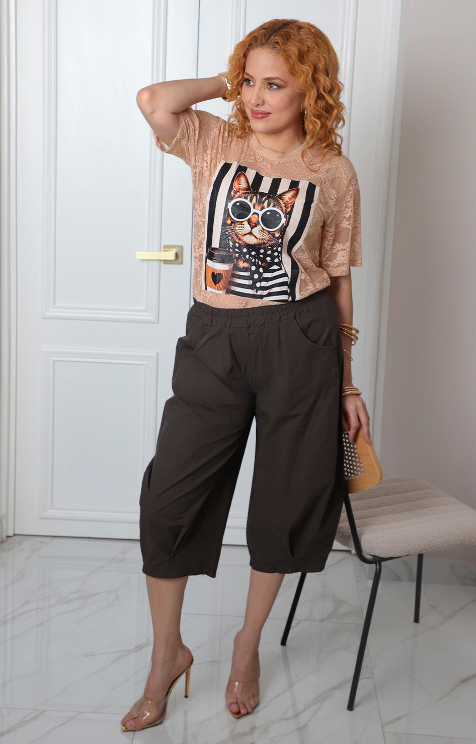 Blusa beige de encaje con estampado