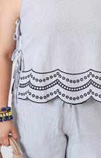 Conjunto a rayas con bordado