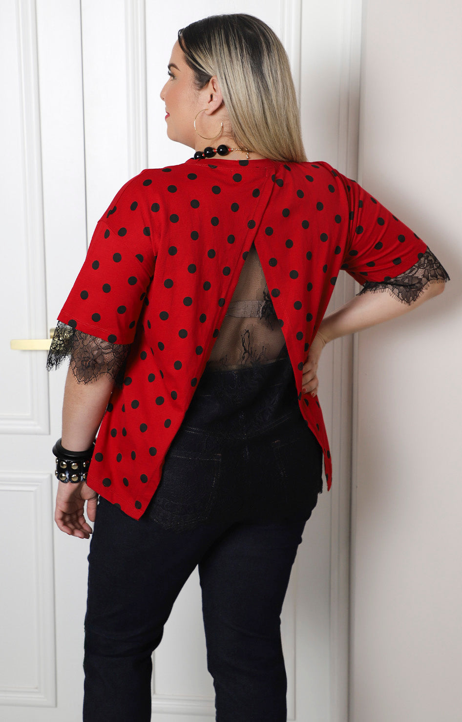 Blusa con polka dots y encaje