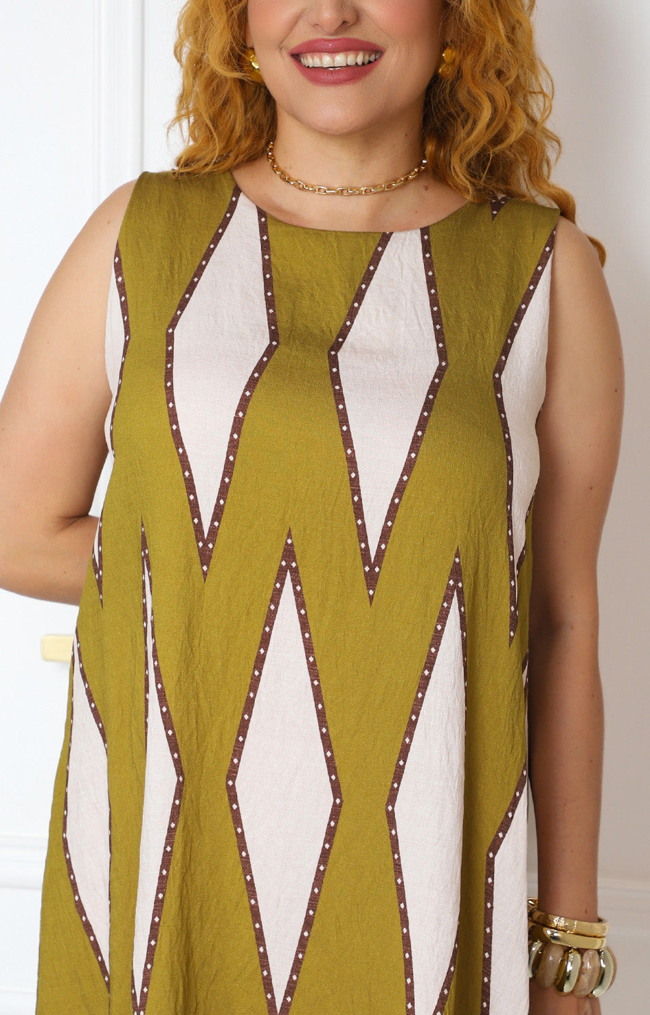 Vestido verde con estampado geométrico