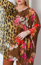 Blusa asimétrica estampado leopardo y floral
