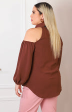 Blusa con hombros descubiertos y pañoleta