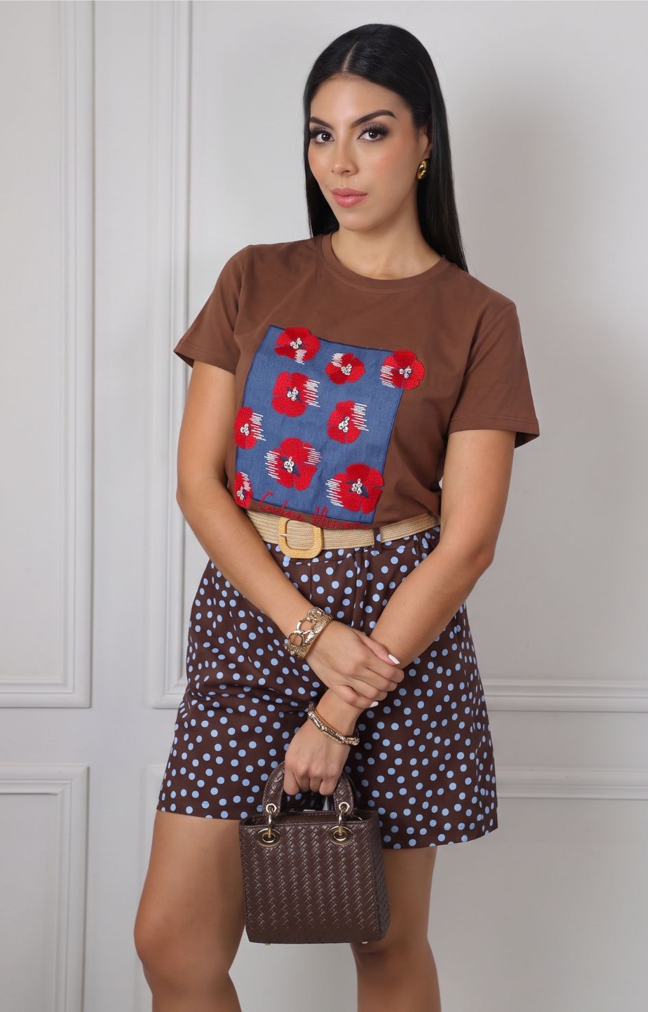 Blusa con estampado floral y aplicaciones