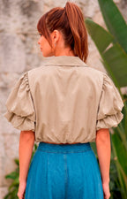 Blusa corta con mangas globo