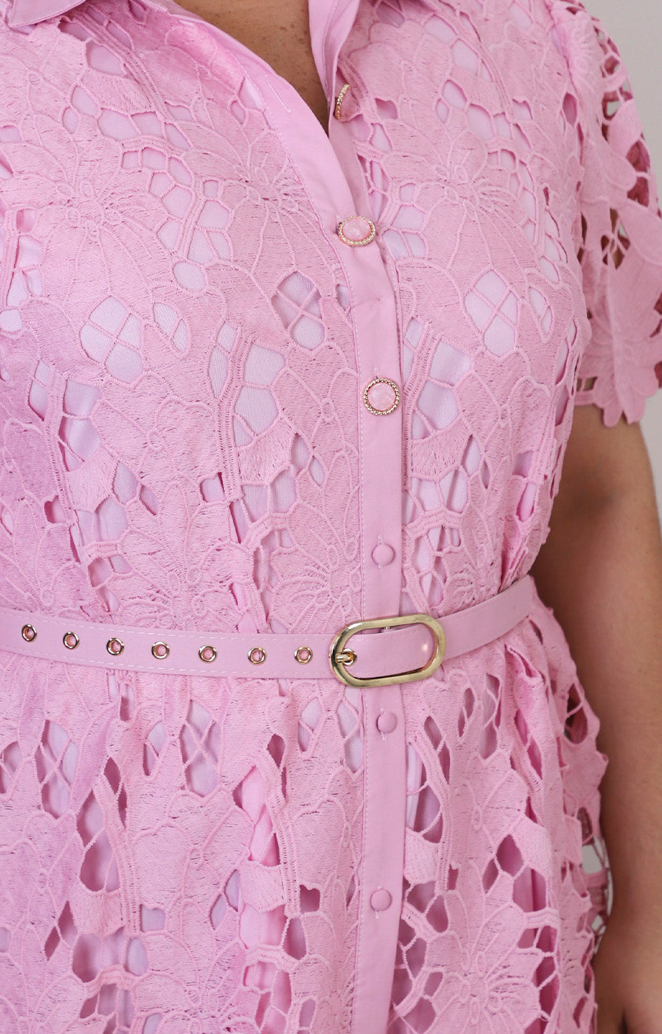 Vestido de guipur floral con cinturón