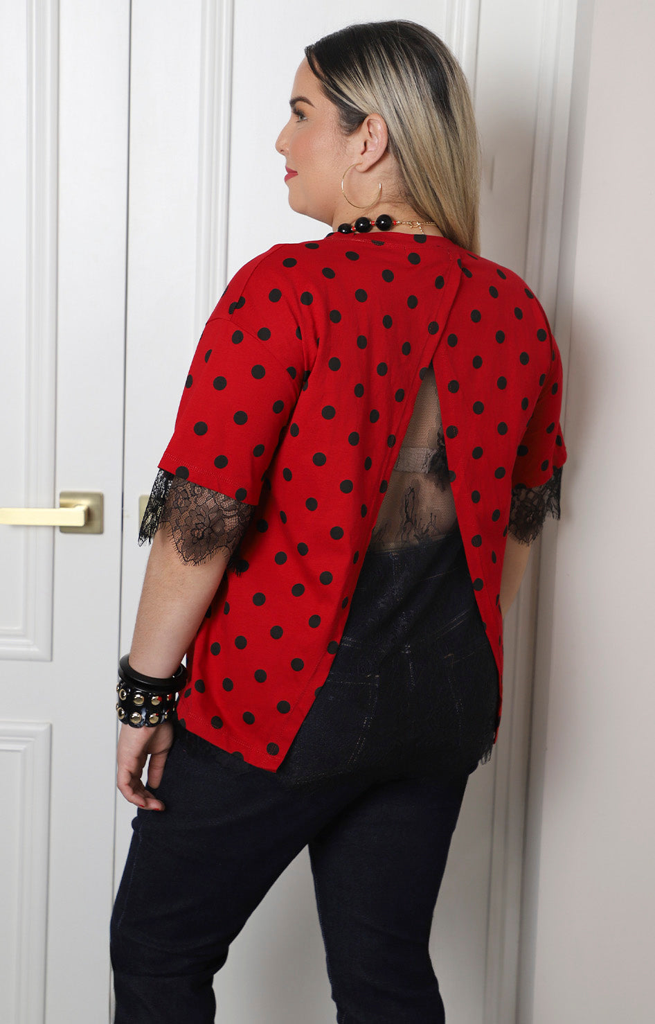 Blusa con polka dots y encaje