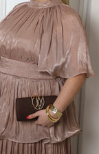 Vestido largo con olanes de satín