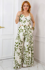 Conjunto beige con estampado de hojas
