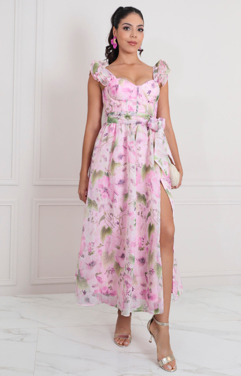 Vestido rosa estampado con lazo