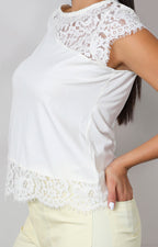 Blusa con encaje floral
