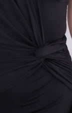 Vestido negro asimétrico drapeado