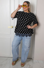 Blusa con polka dots y encaje