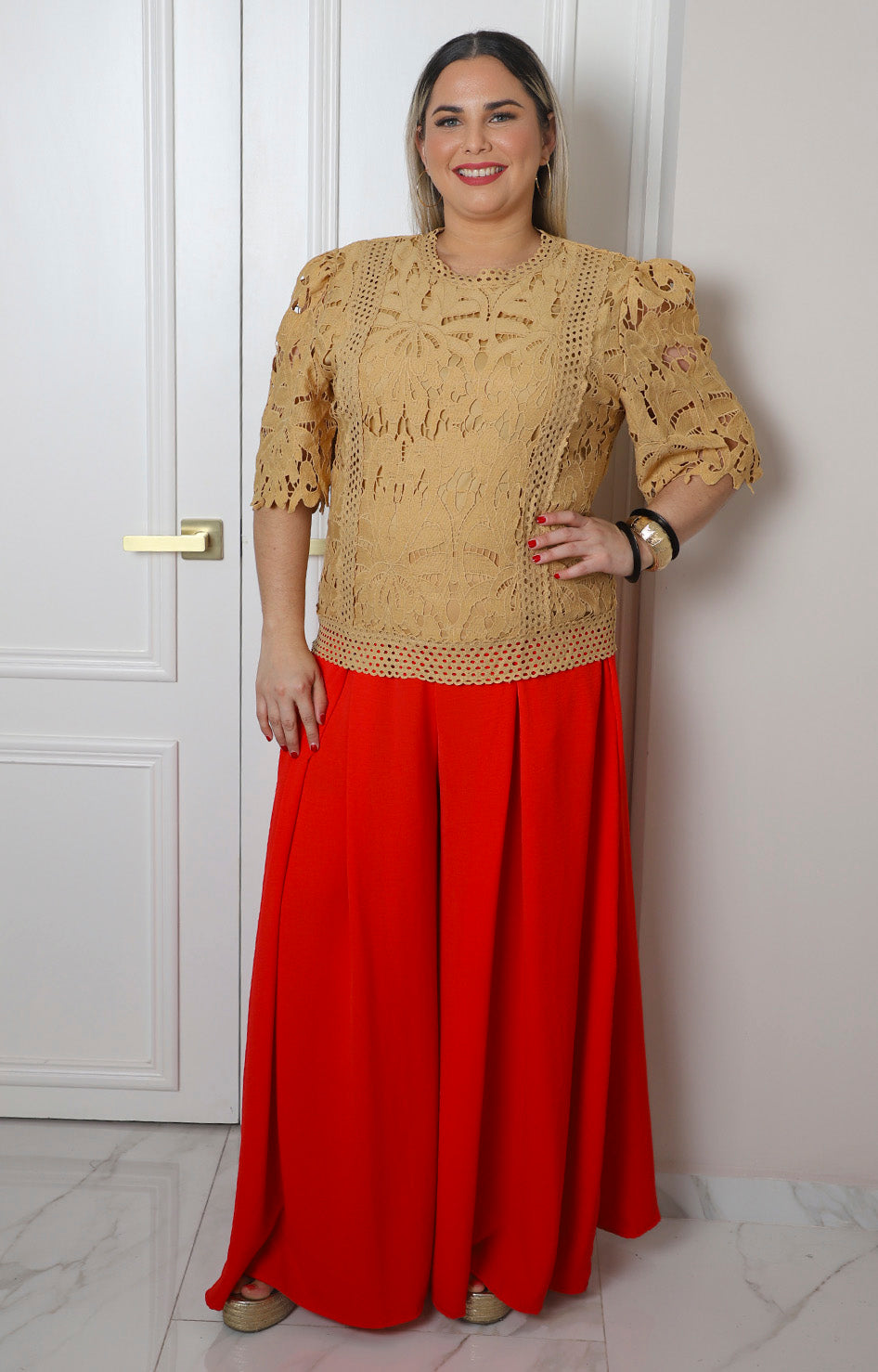 Blusa de guipur con mangas 3/4