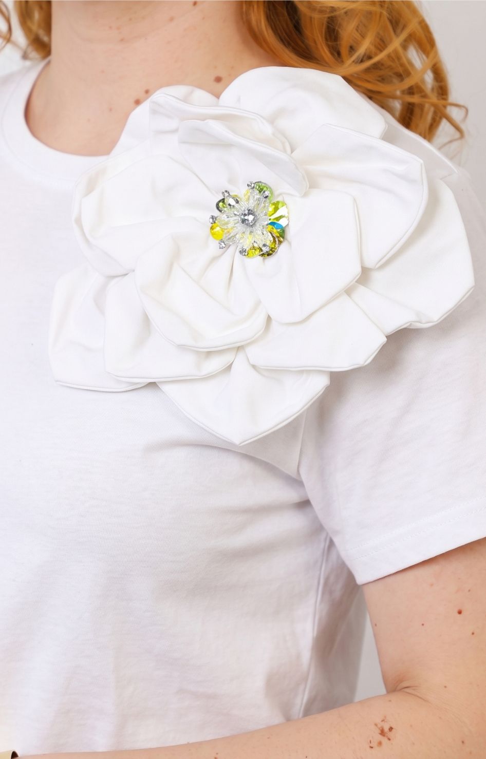Blusa con flor 3D
