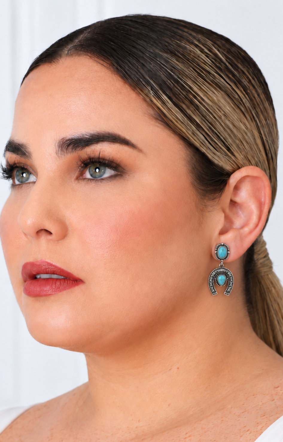Aretes colgantes de herradura con turquesa