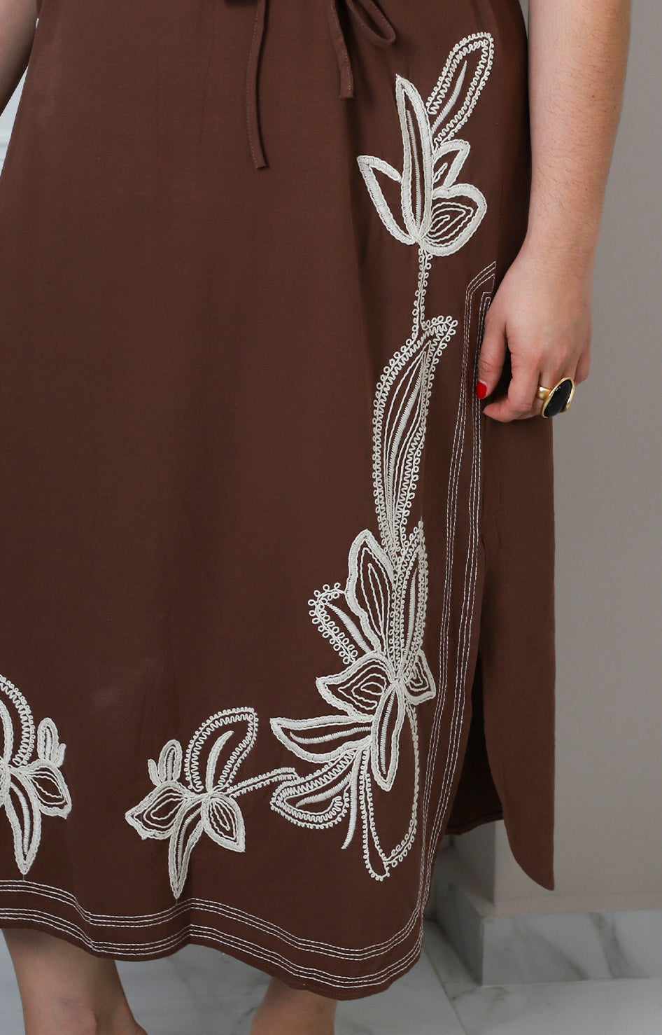 Vestido con bordado floral