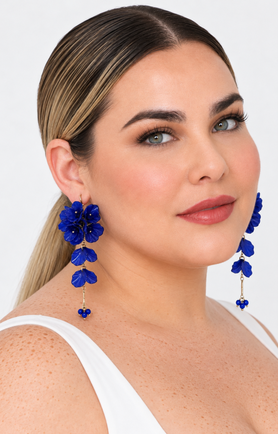 Aretes colgantes de flores