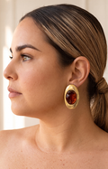 Aretes ovalados dorados con piedra café