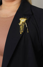 Saco con mangas globo de la marca Boutiquemirel, saco curvy de diseño moderno y ajustado en color neutro.