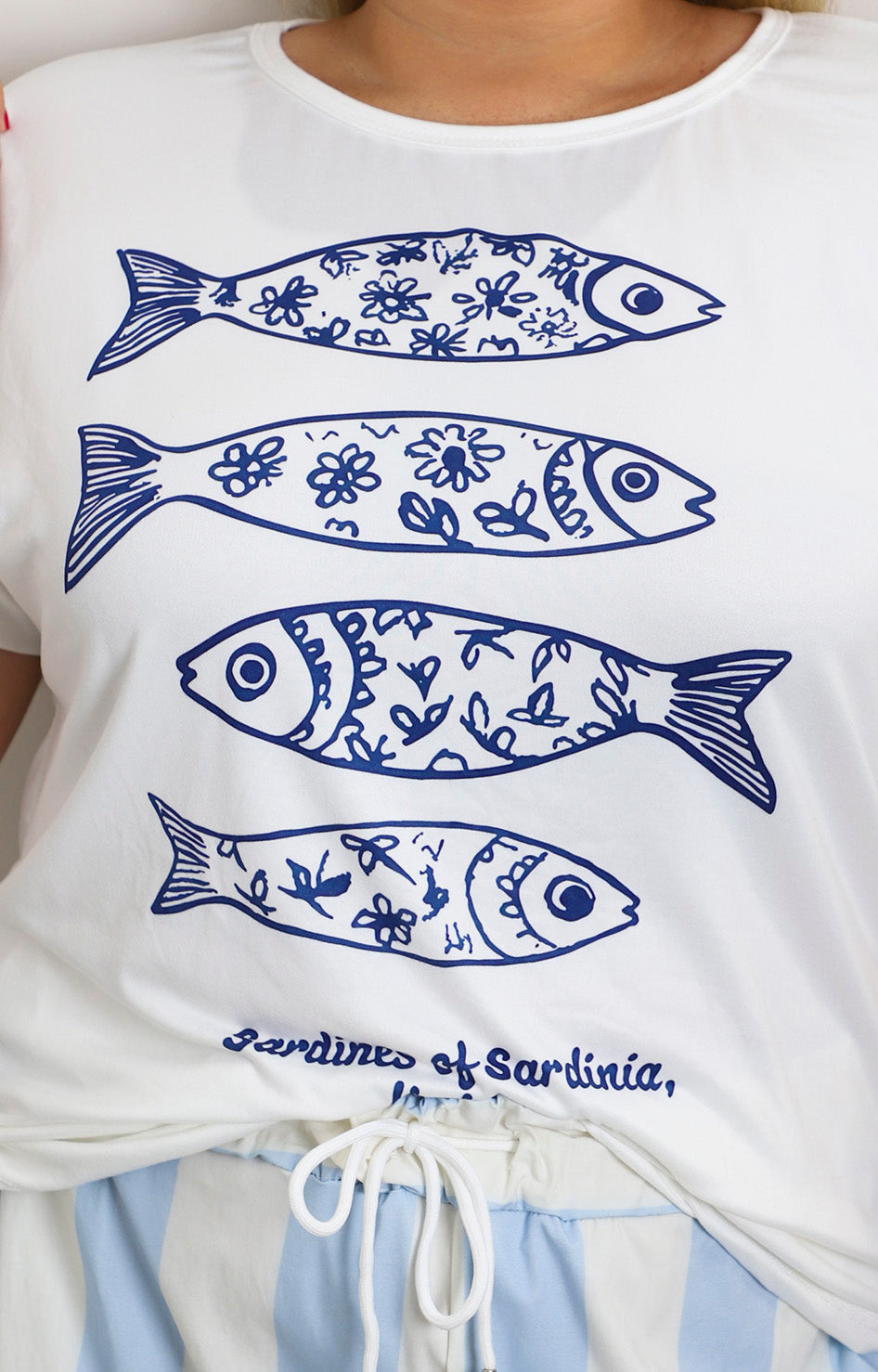 Blusa blanca estampado pescados azul
