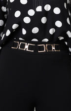 Pantalón de pierna amplia con cinturón dorado