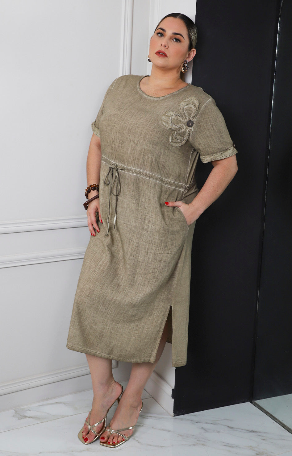 Vestido casual con flor 3D