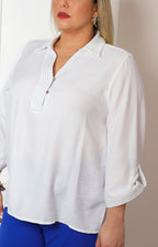 Blusa blanca escote en V con botones dorados