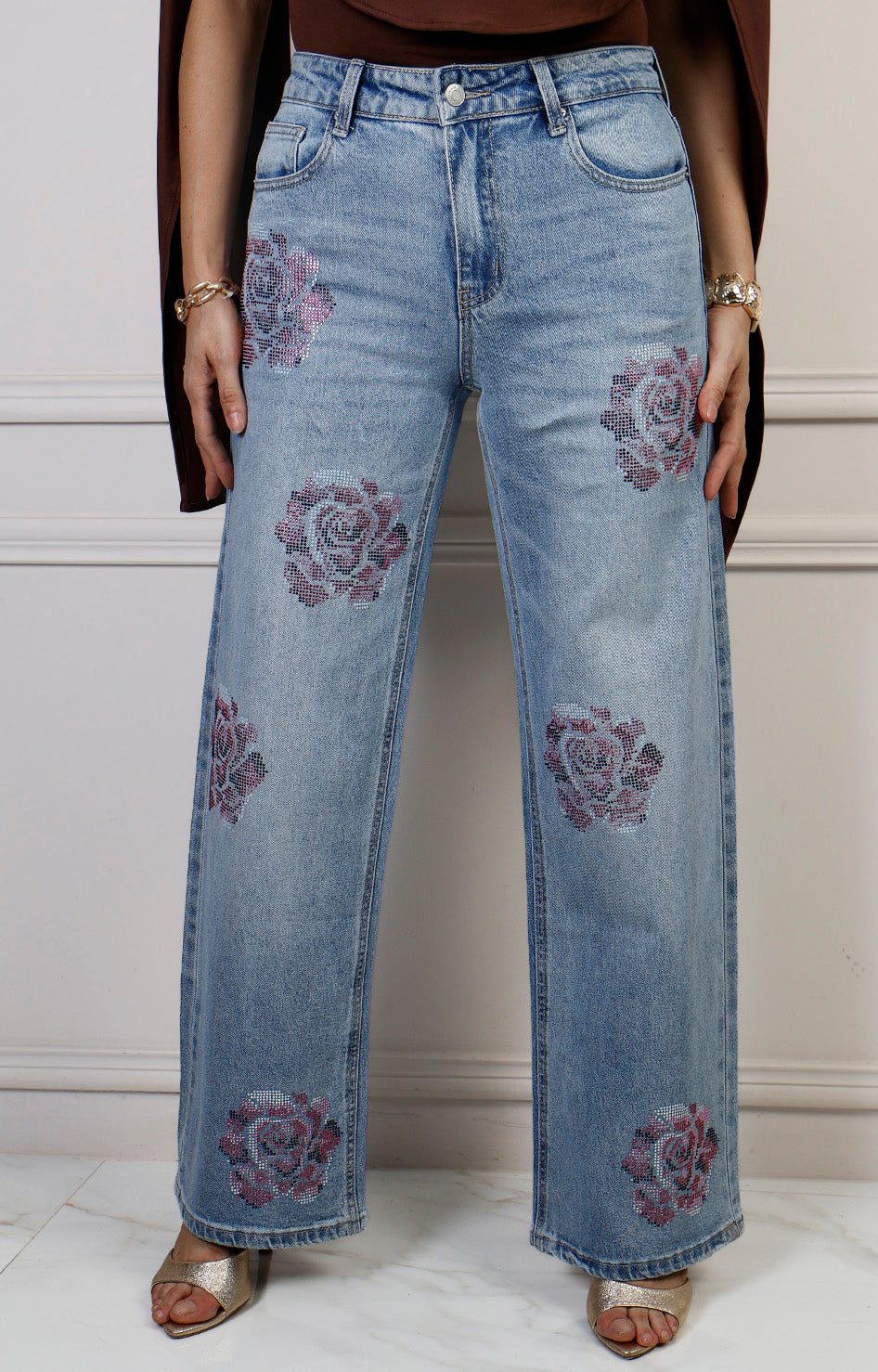 Pantalón regular azul de mezclilla Boutiquemirel con aplicaciones decorativas visibles