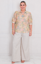Blusa estampada con botones de flores