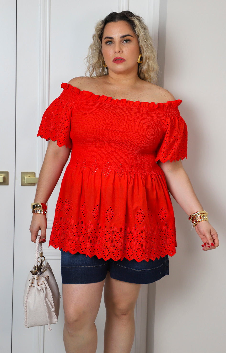 Blusa peplum con bordado calado