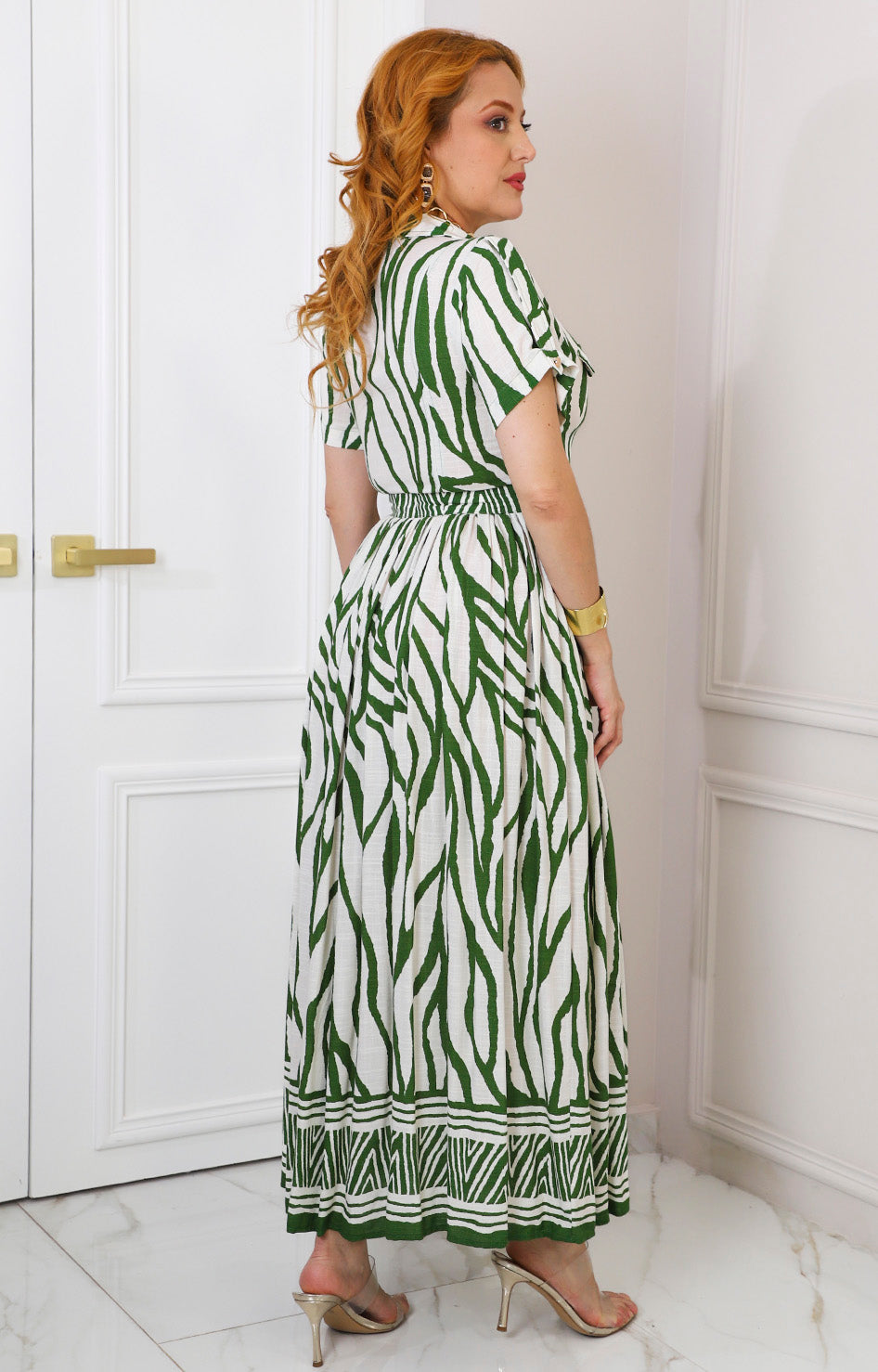 Vestido beige con estampado verde y cinturón