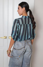 Blusa camisera a rayas con mangas ajustables